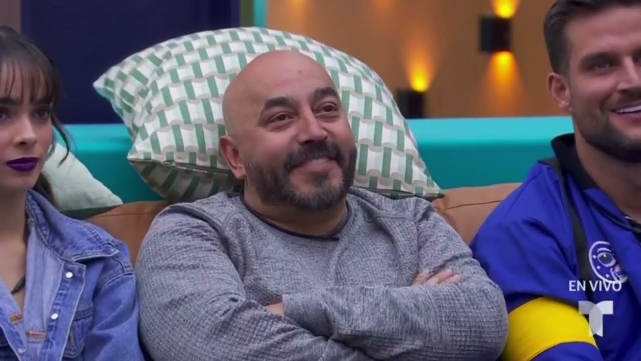 Lupillo Rivera Llora al recibir mensaje de su familia en LCDLF