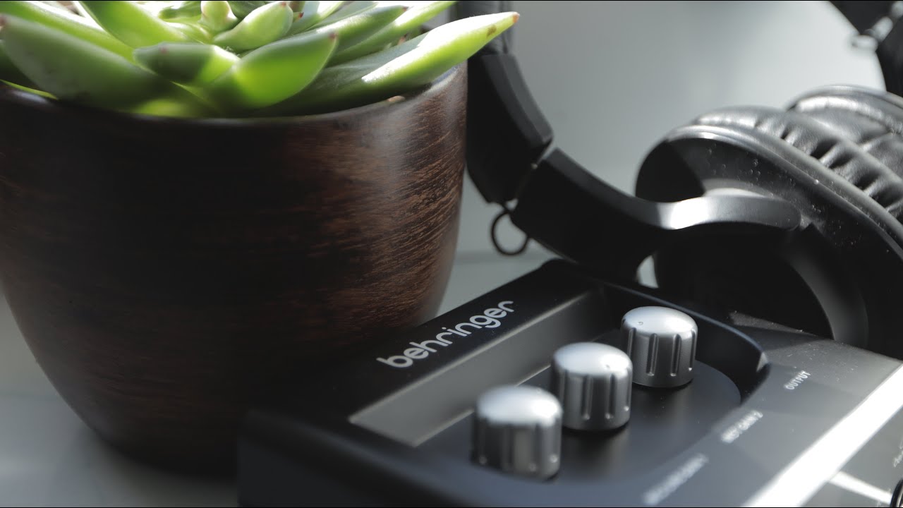 BEHRINGER UM2-Best USB interface for beginners, youtube, twitch, voiceover UPHORIA UM2