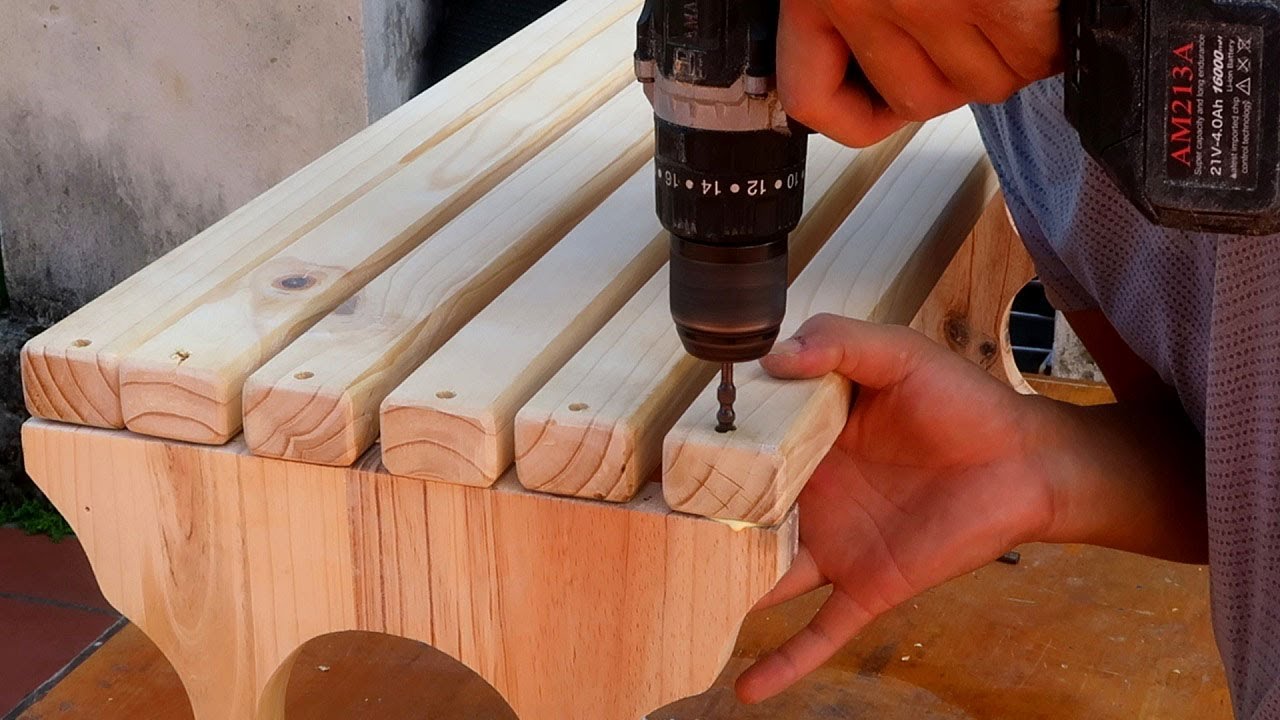 The Simplest And Easiest Woodworking Project // How To Build A Simple Outdoor Bench For Your Garden