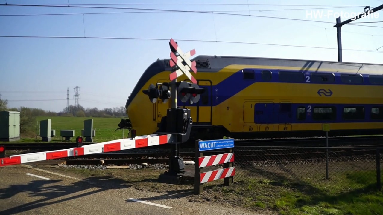 Spoorbomen in storing op spoorwegovergang N340