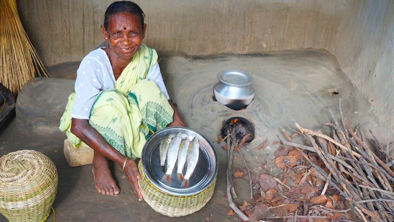 Tribe Grandmother Cooking Fish Curry | Santali Tribe People cooking Traditional Fish Recipe