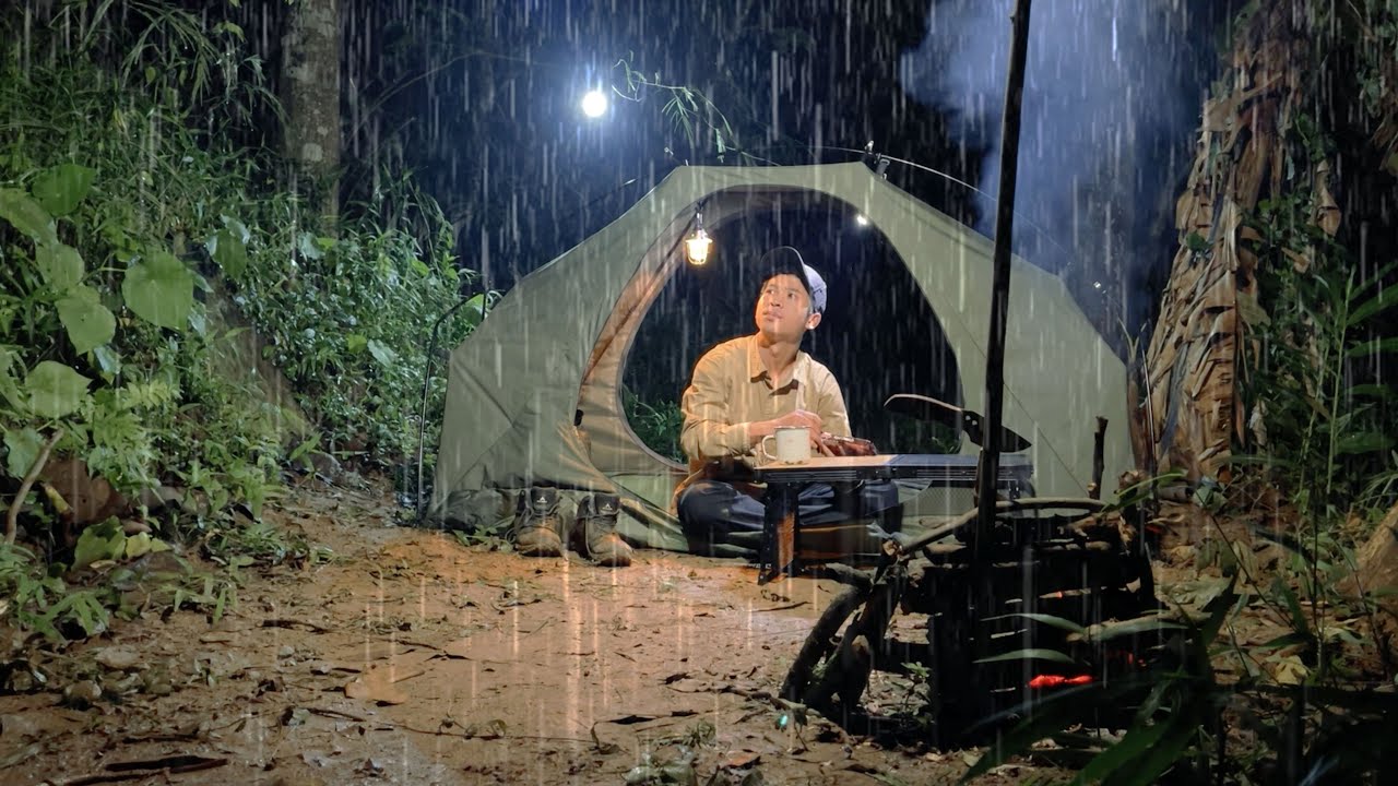 Survived a Heavy Rain and Windstorm While Solo Camping