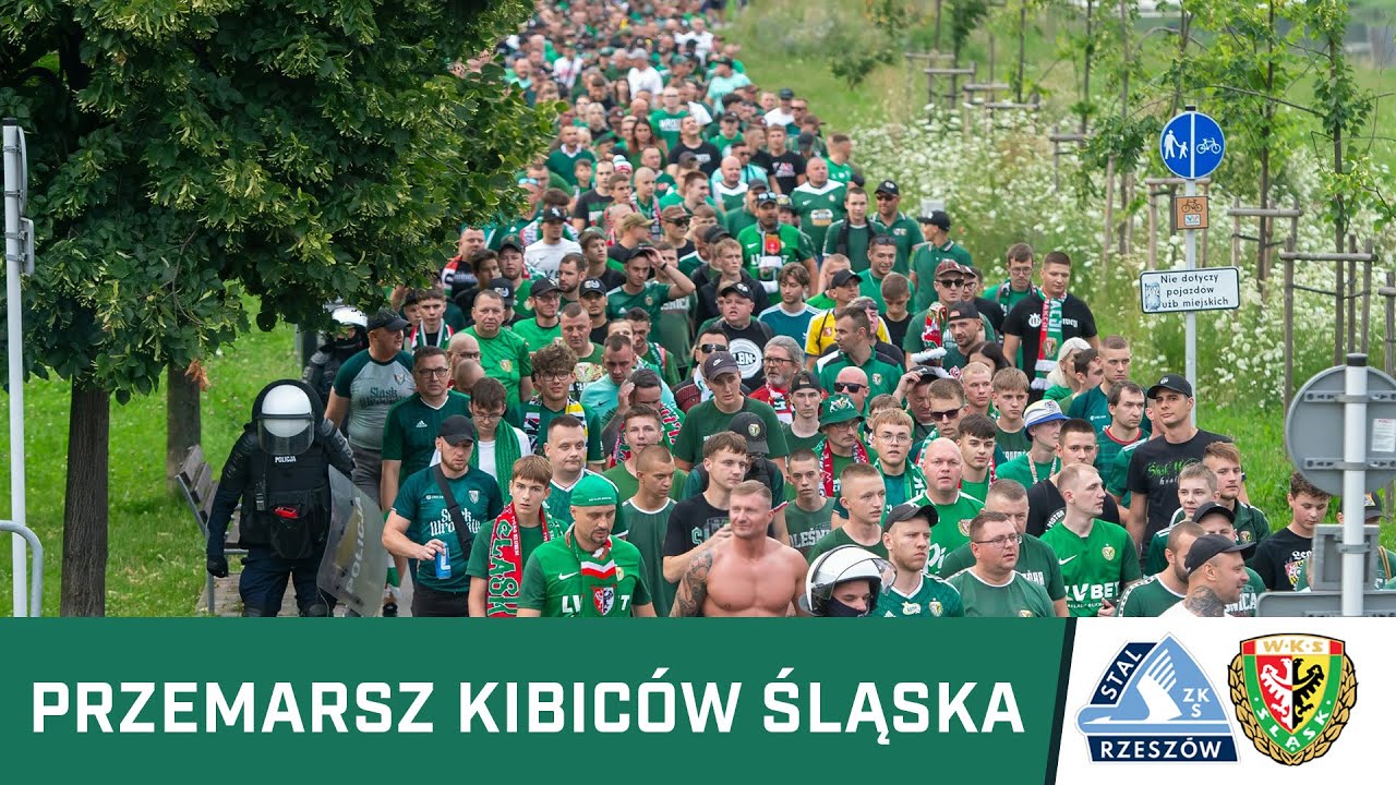 KIBICE: Przemarsz kibiców Śląska w Rzeszowie