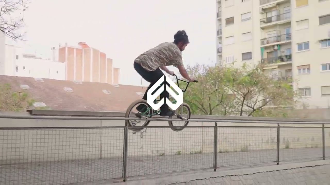 AK RIDES THE CROWN RIM