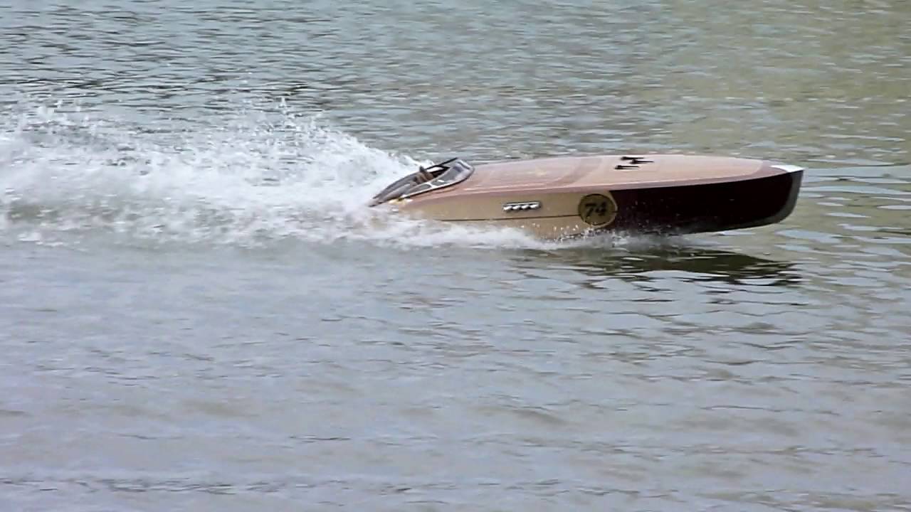 Ghost  Holztraum mit 180 ccm V8 Motor