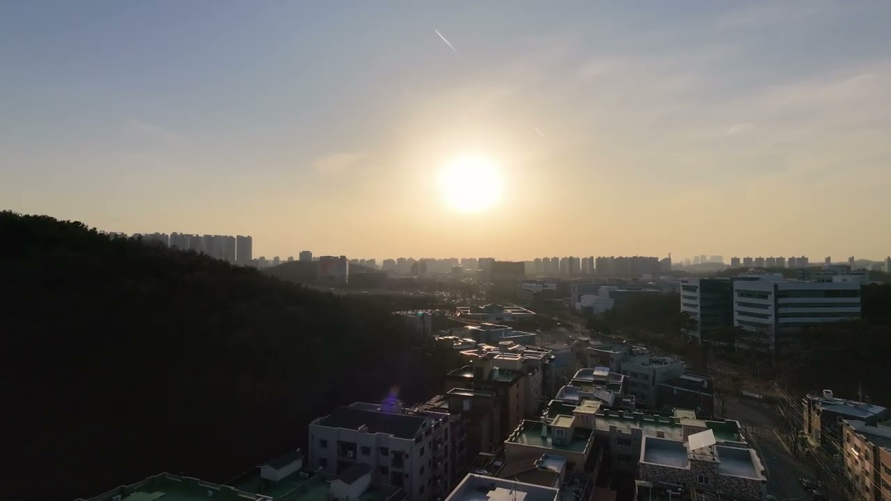 노을과 도시의 아름다움을 느껴요.