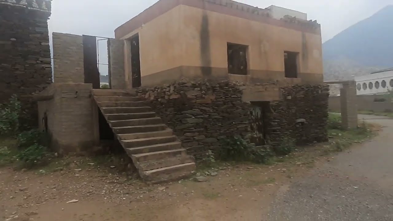 مشى فى قرية سعودية هادئة فى الجنوب ٢، جمال الطبيعة الجميلة والمبانى القديمة التراثية