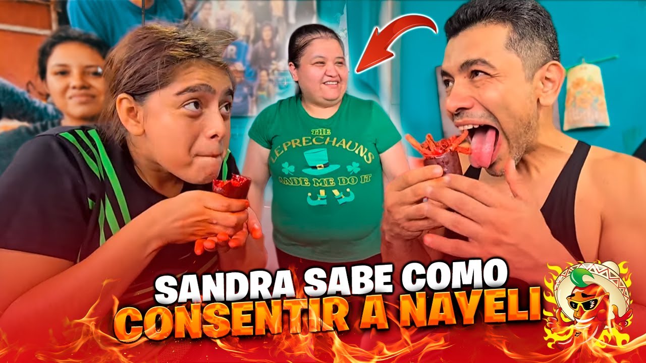 Llegó Sandra una vieja *AMIGA DE NAYELI* y mira que feliz se puso NAYELI al ver lo que le traía.