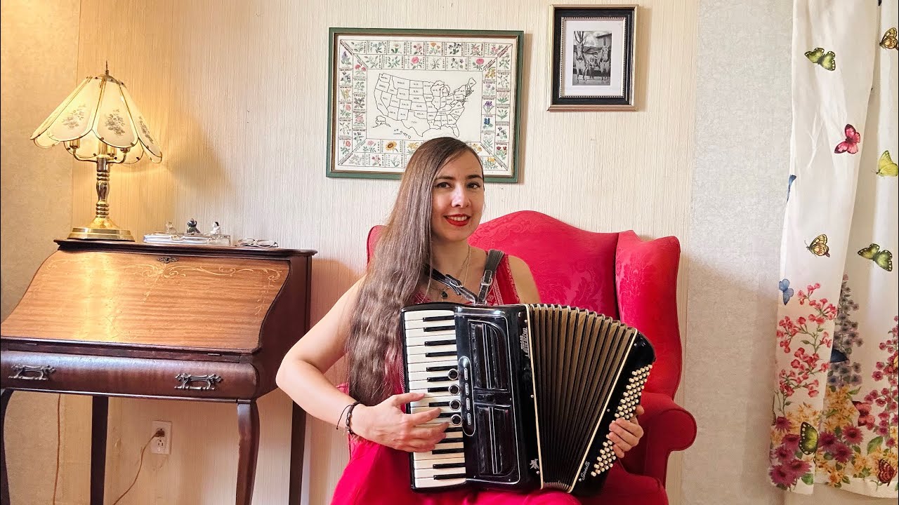 SOLD BLACK GIORELLO BUSILLACO PETITE 34 KEY PIANO ACCORDION