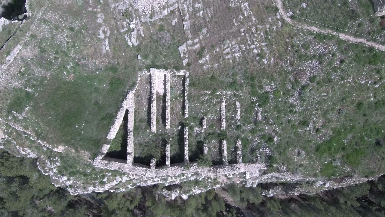 El castillo de Alpuente desde el aire (Los Serranos, Valencia)