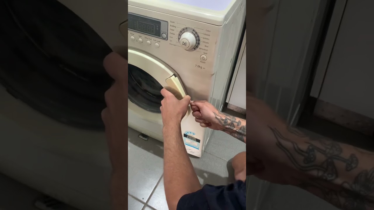 Samsung Washing Machine Door Won&rsquo;t Open - Clothes Stuck Inside.