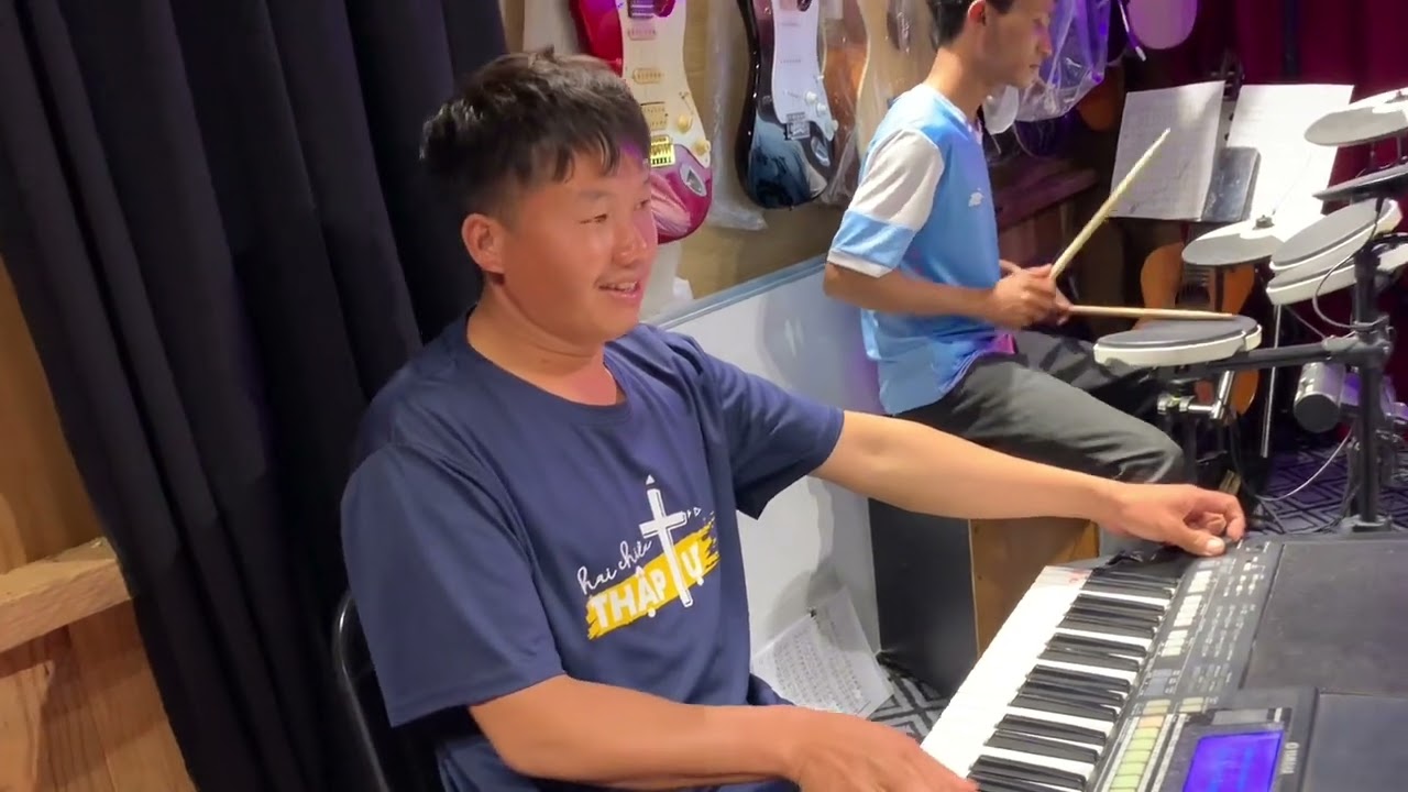 V&igrave; Y&ecirc;u Ng&agrave;i Đến -  Backing Track ( DVM-Band)