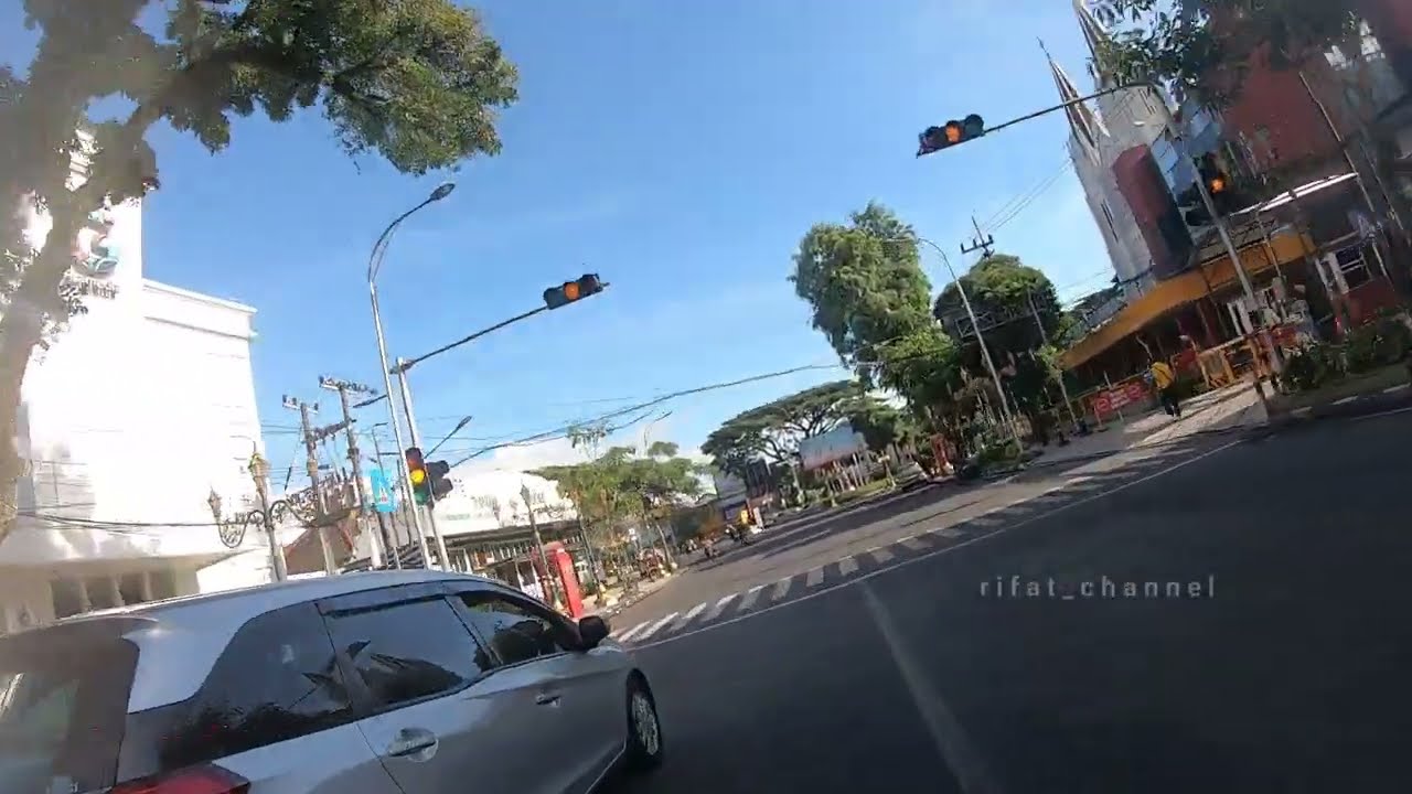 MELIHAT SUASANA PAGI KOTA MALANG DI JAM BERANGKAT KERJA