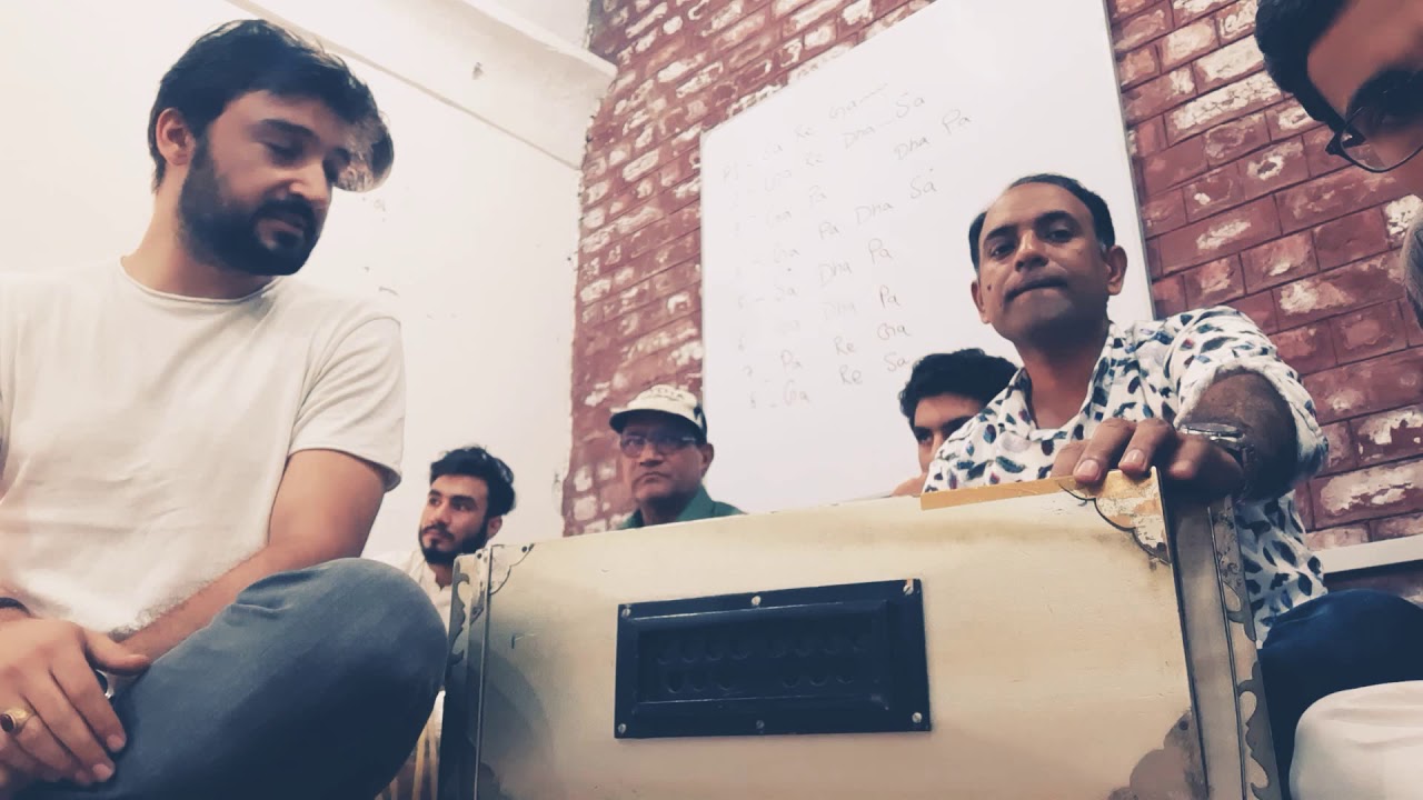 Great Asfar Hussain VOCAL  harmuniam player zafar Iqbal .