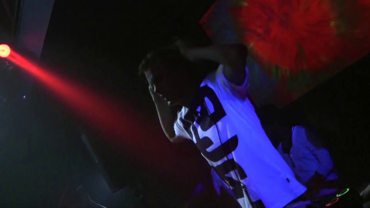 Ai Laik mit Avicii @ King Kamehameha Club Frankfurt.mpg