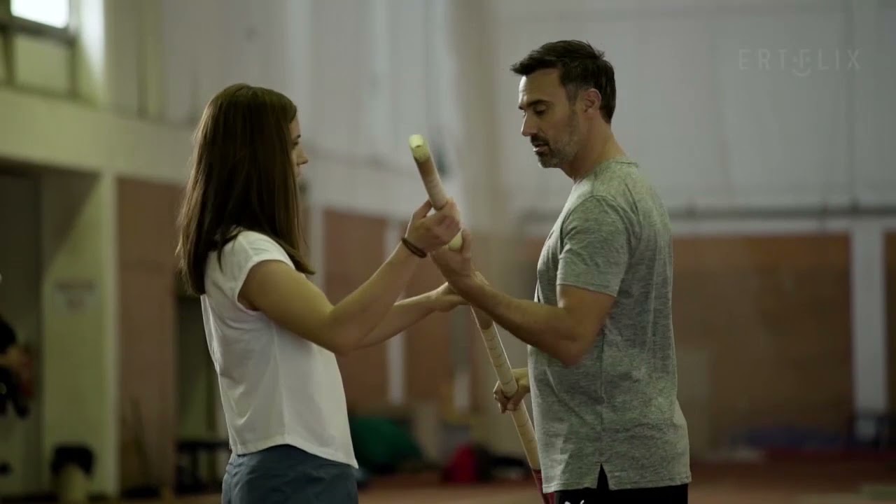 Η Κατερίνα Στεφανίδη διδάσκει στον Γ.Καπουτζίδη το άλμα επί κοντώ | 16/05/21 | ΕΡΤ