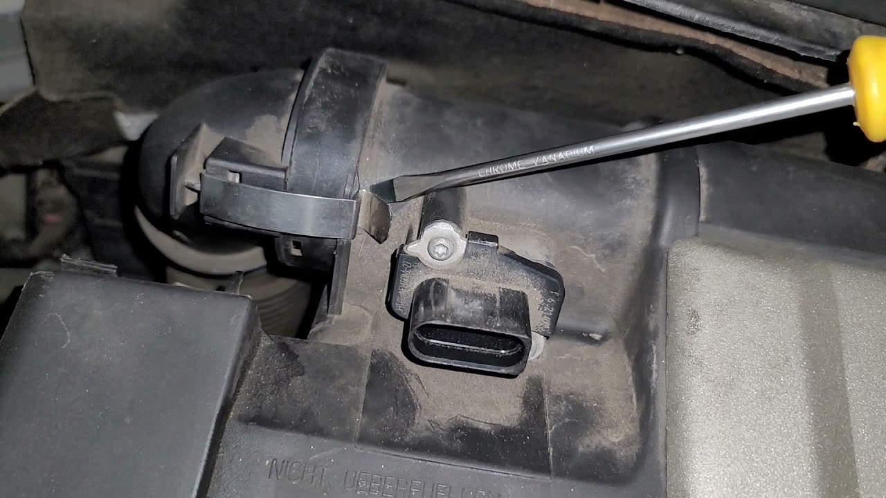 How to Remove Volkswagen 2.0t FSI Engine Cover (BPY Engine Code)