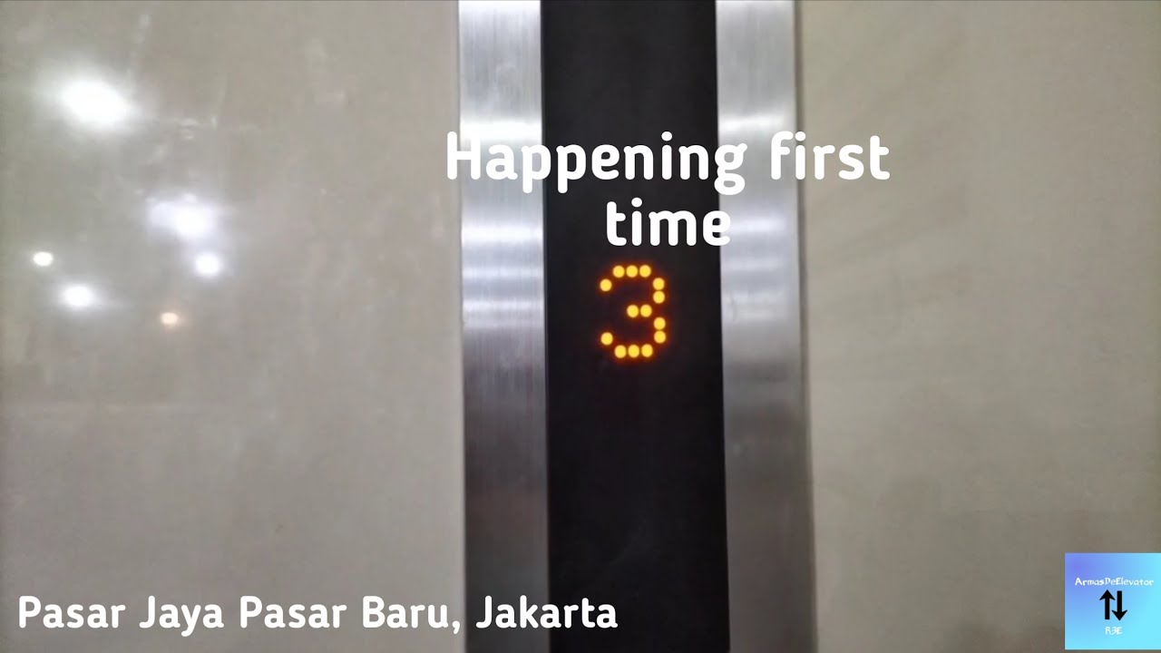 (EPIC FAIL!) Hyundai traction elevator at Pasar Jaya Pasar Baru, Central Jakarta
