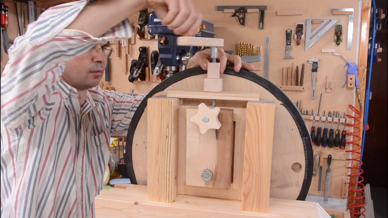 Big bandsaw build 3: Wheel mounts, blade tension, first cut