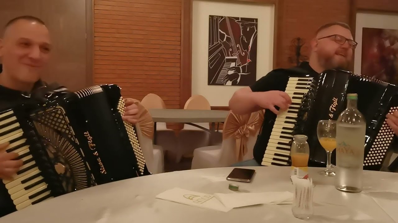 Marko Kukobat & Saško Velkov - Supărat am fost de mic / Siwa & Figli Tour Kočani 2022