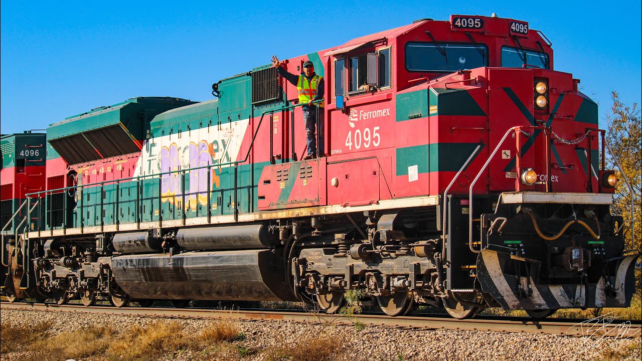Santa's Santa Fe Christmas! | Ft. Twin FXE SD70ACe's!