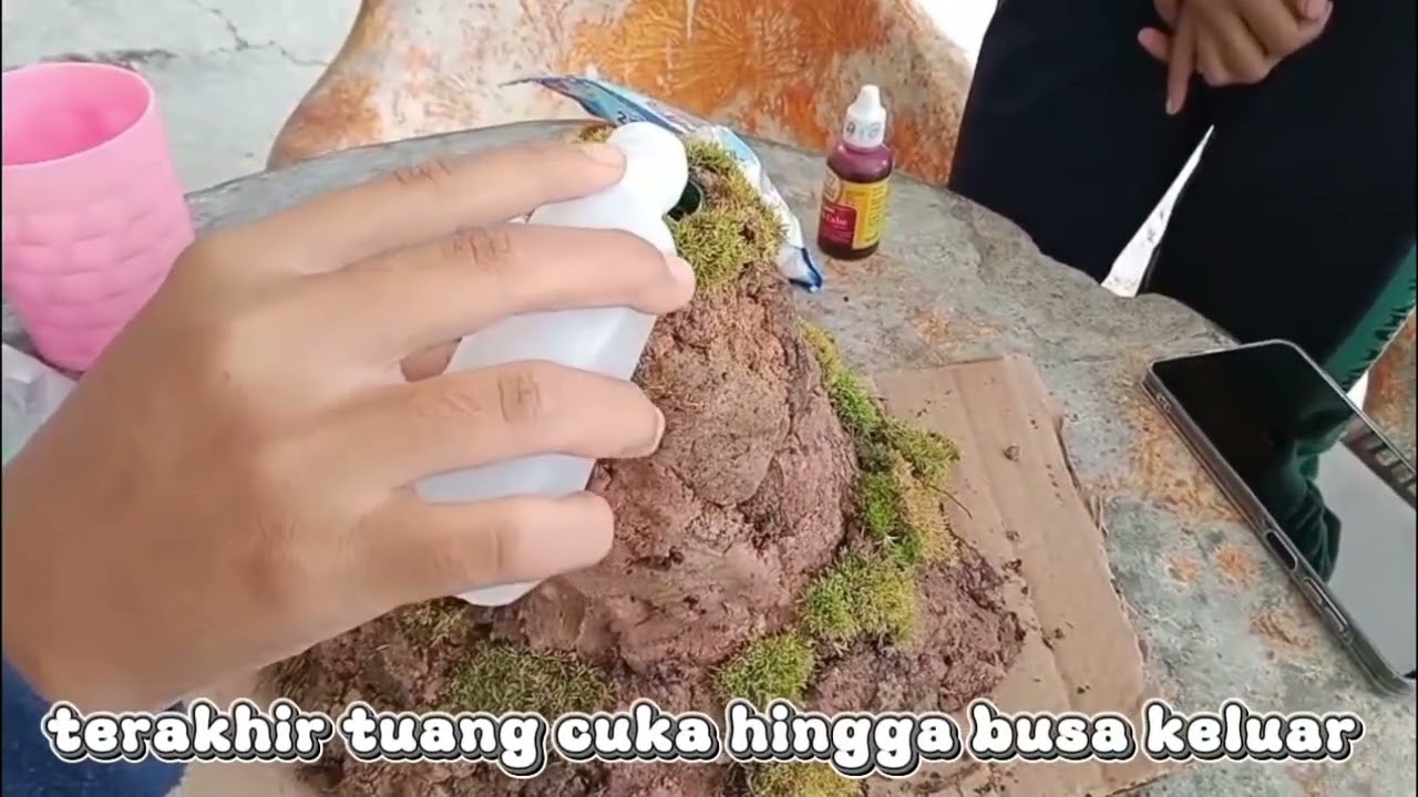 Eksperimen gunung meletus creator by MaRiDinFit (Mawar Ririn Dinda dan Fitri) kelas XII IPA