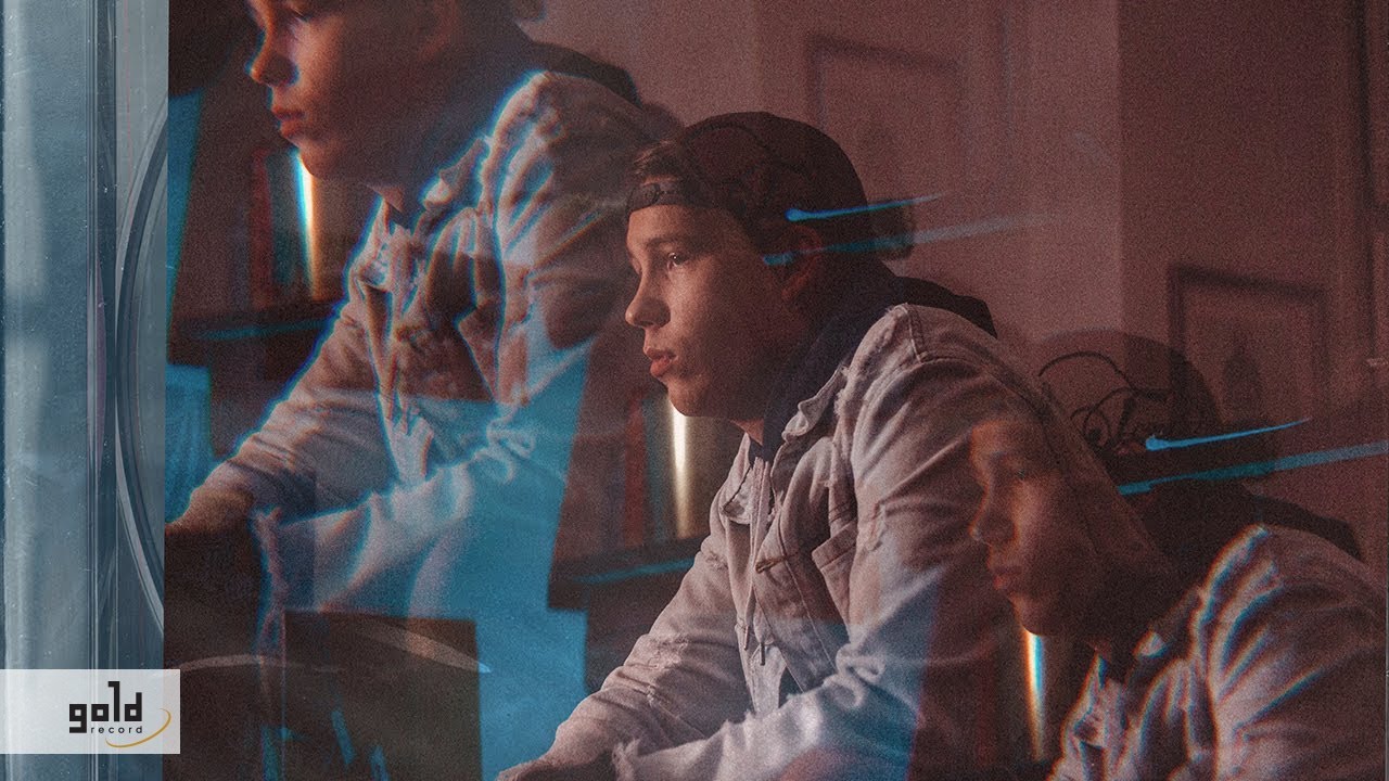 MANUEL &ndash; Messziről j&ouml;ttem | Official Music Video