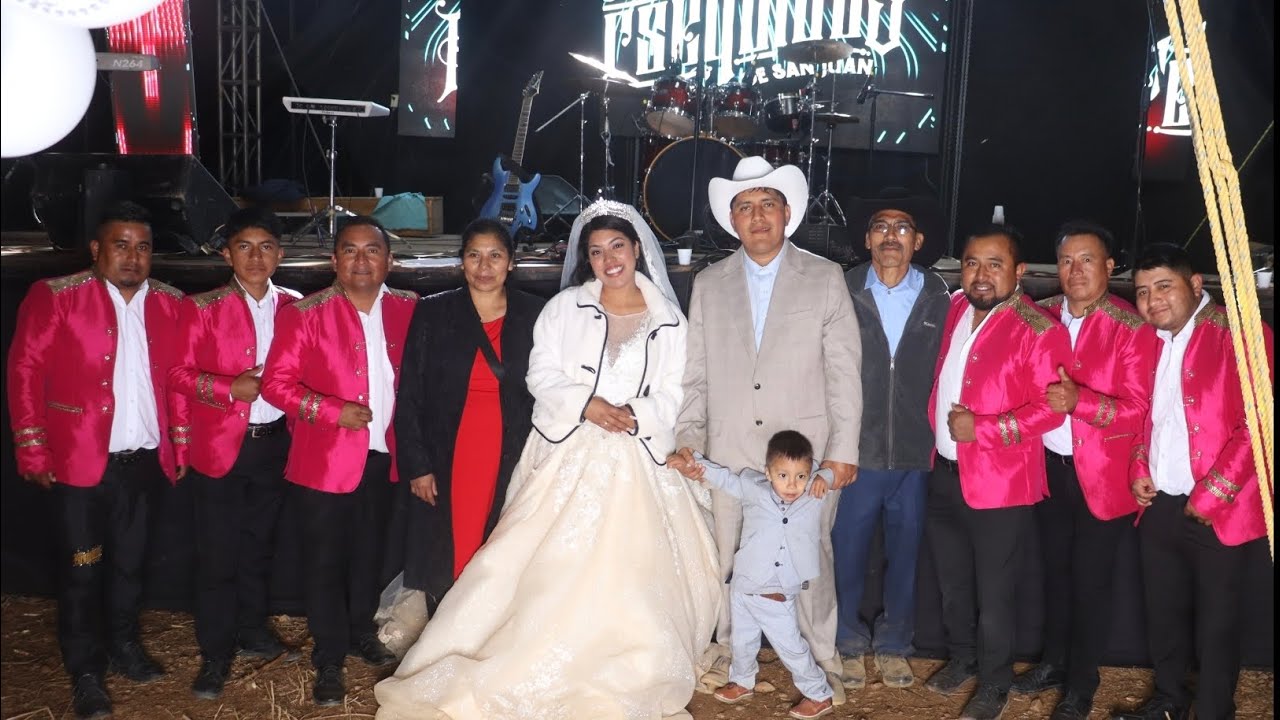 Boda de Alejandro y Jaquelin en San Juan Cahuayaxi San Juan Mixtepec Juxtlahuaca Oaxaca México 