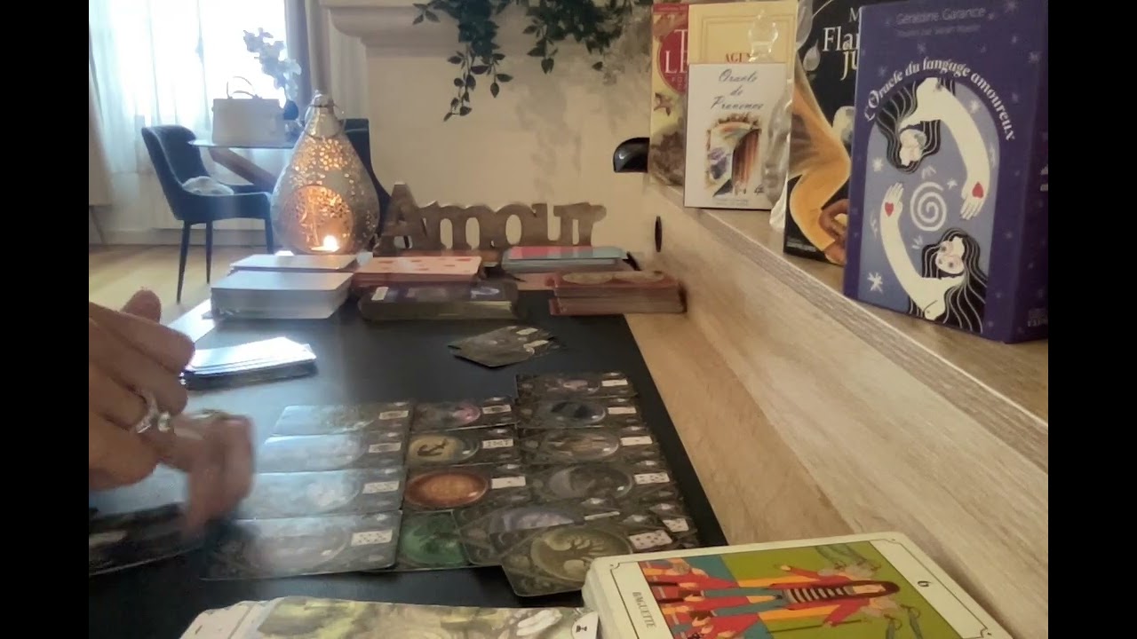 vous êtes l'obsession de deux personnes , une féminine prête a faire un choix d'engagement #tarot