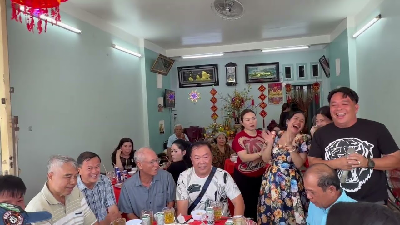 Mùng hai Tết sum vầy gia đình..!!