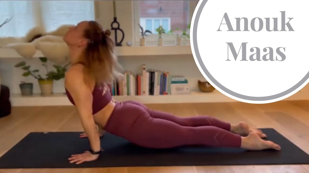Anouk Maas - Yoga workout (Instagram 7 januari 2022)
