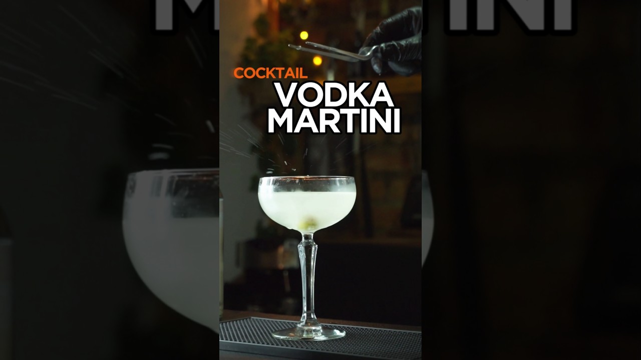 VODKA MARTINI Agitado NO revuelto. 