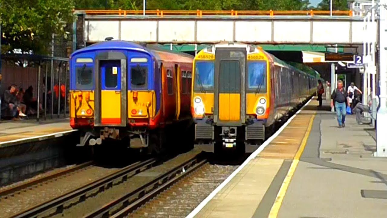Trains at Ashford (Surrey) - 08/07/19