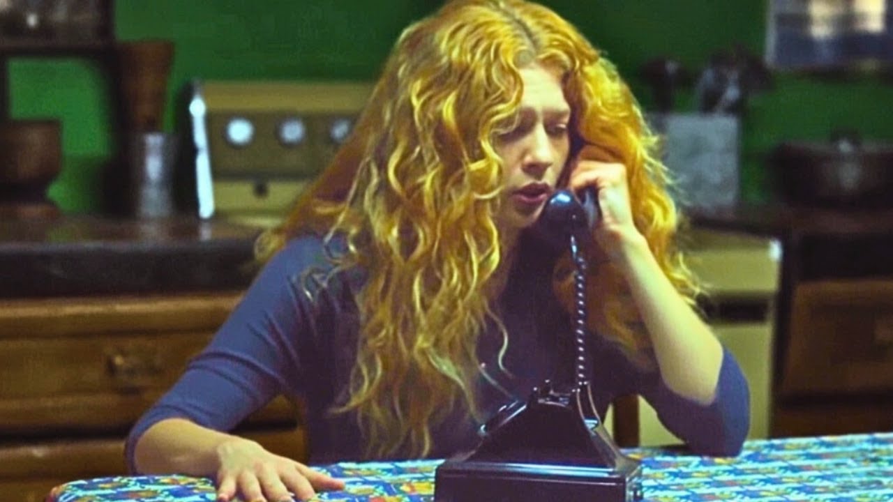 She Talks To Someone From The Past And Slowly Destroys Her Reality