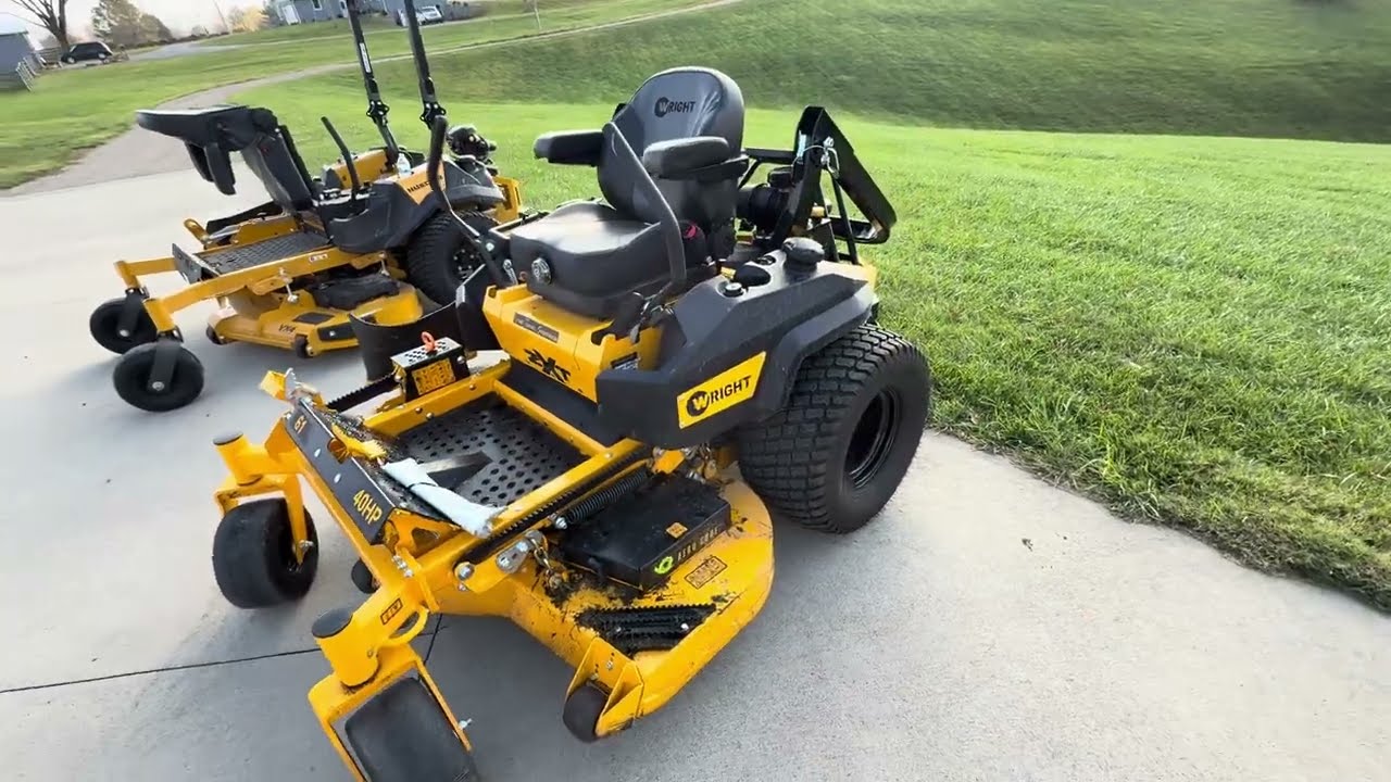 Wright ZXT против Hustler X-Ride