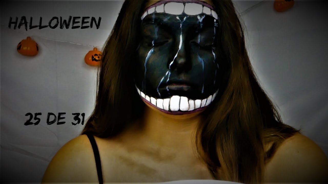 HALLOWEEN: GIANT MOUTH | Cristina Black & White