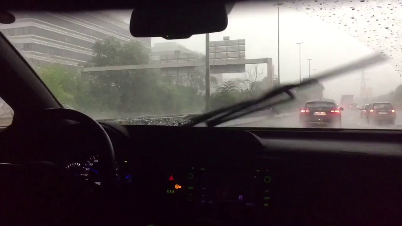Summer storm in Paris - Toyota Yaris