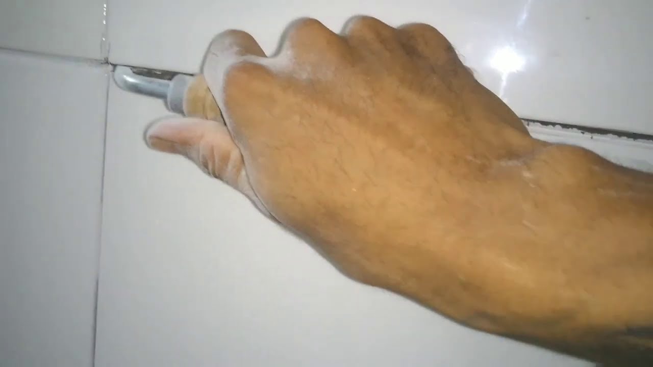Como arrancar rejunte velho  com muito facilidade e rapidez