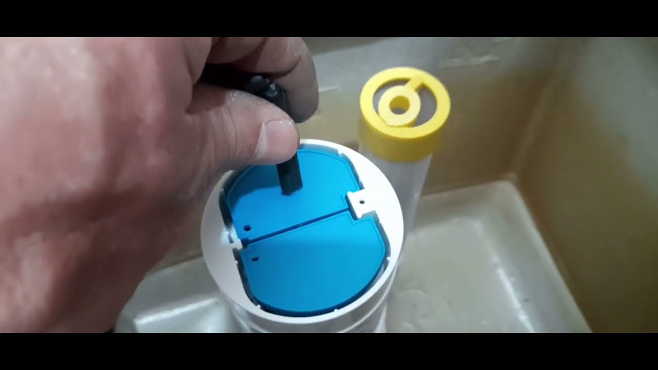 Cómo  reemplazar  boton de descarga  de inodoro  o retrete  de una a sola pieza.