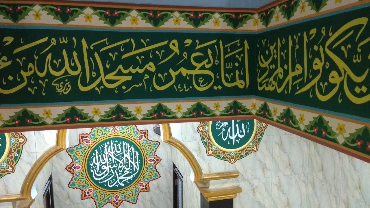 Proses Pengerjaan Dekorasi Kaligrafi Masjid Menggunakan Cat dengan Media Keramik
