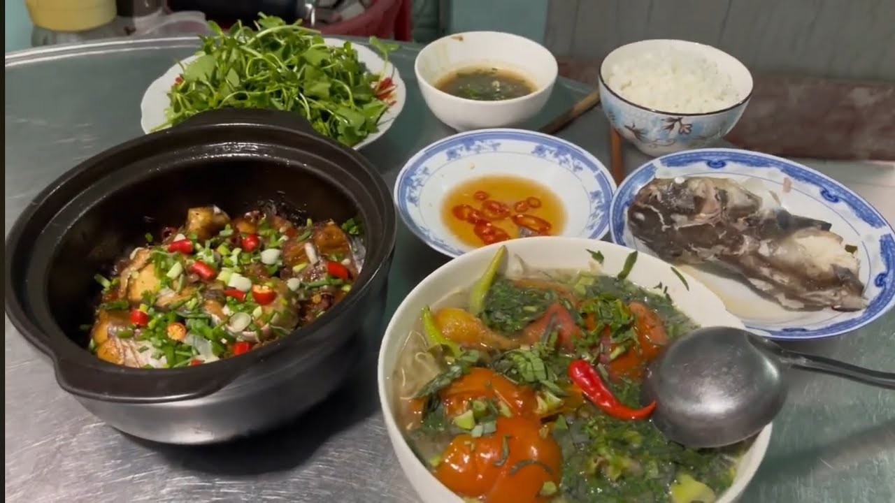 Bữa Com đam bạc ca bong lau kho tiêu chấm với rau má canh chua cá bông lau