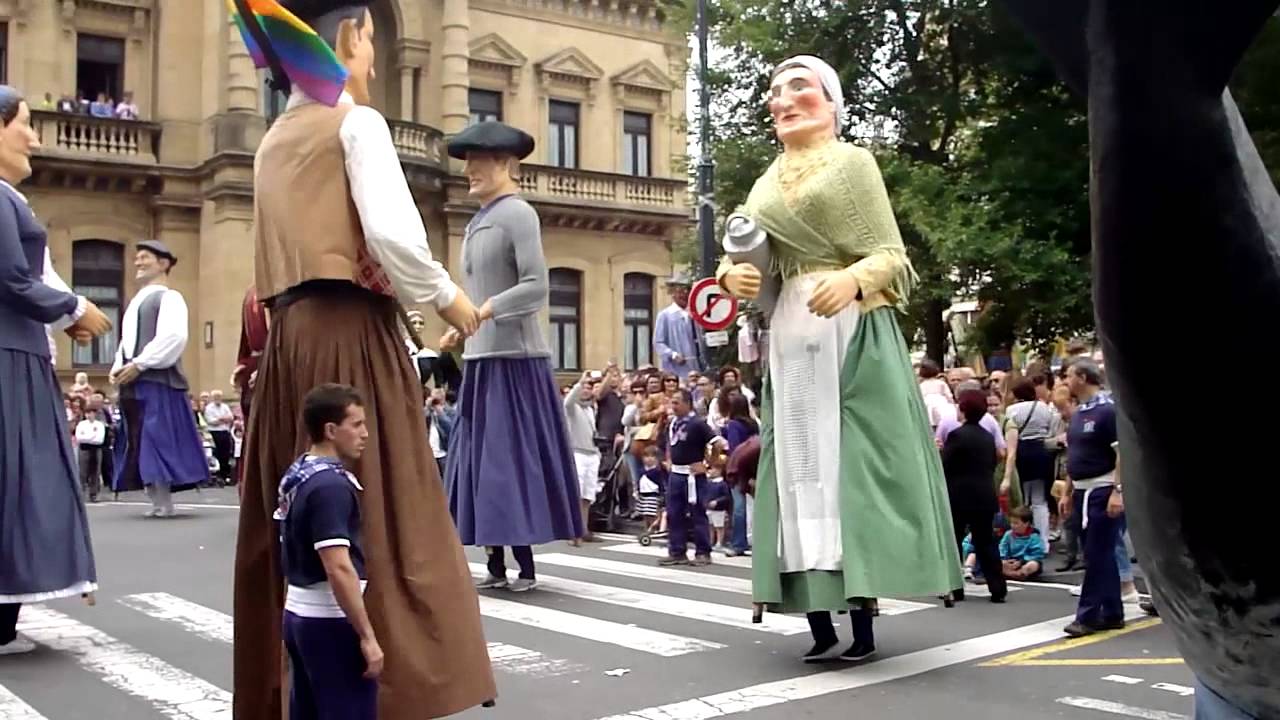 Gigantes y Cabezudos en Donostia San Sebastian