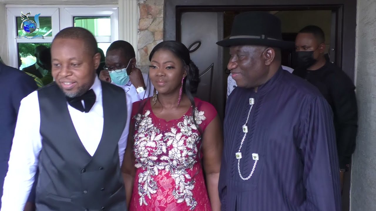 President Goodluck Ebele Jonathan pays visit to Rock of Ages Christian Assembly,