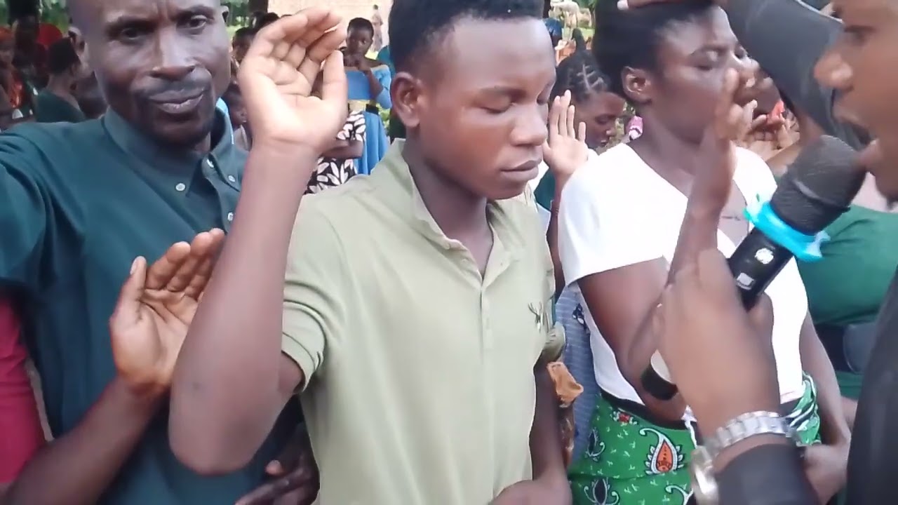 Pastor yossam awaombea watu wapokea uponyaji wachawi waaibika March 8, 2026