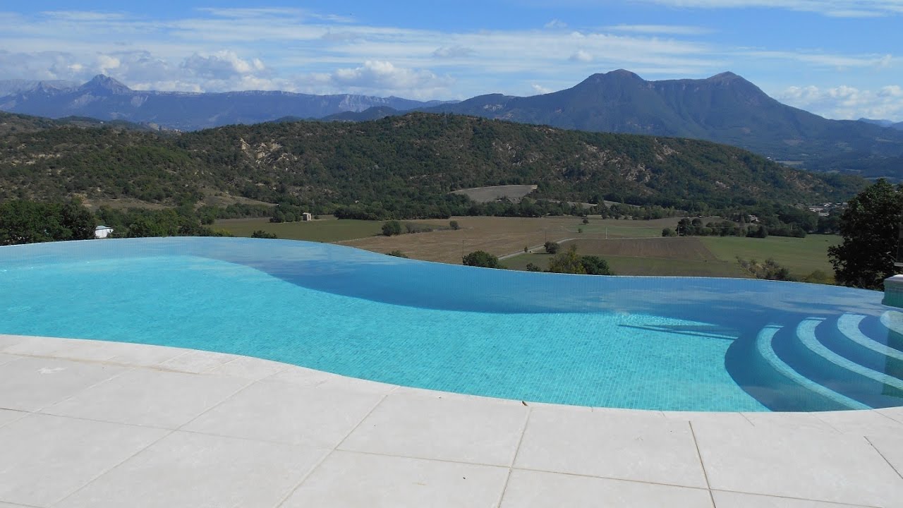 Piscine à débordement Construction Magicien d'eau