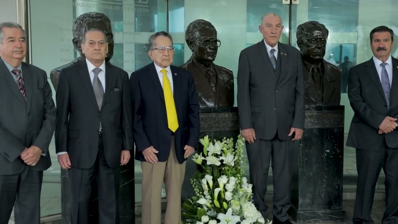 Guardia de honor al Dr. Eduardo Aguirre Pequeño en conmemoración de los 122 años de su natalicio