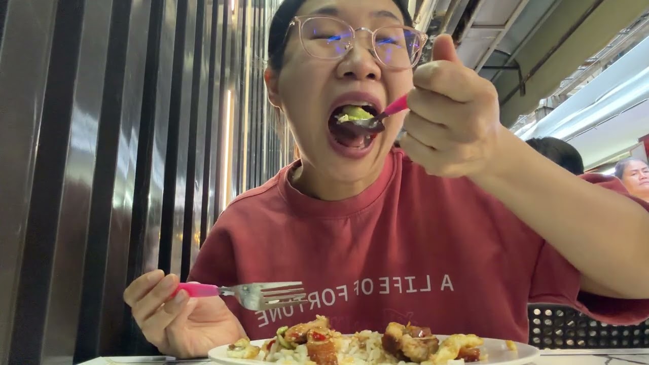 แขนงหมูกรอบ ตามสั่งใจกลางสยาม