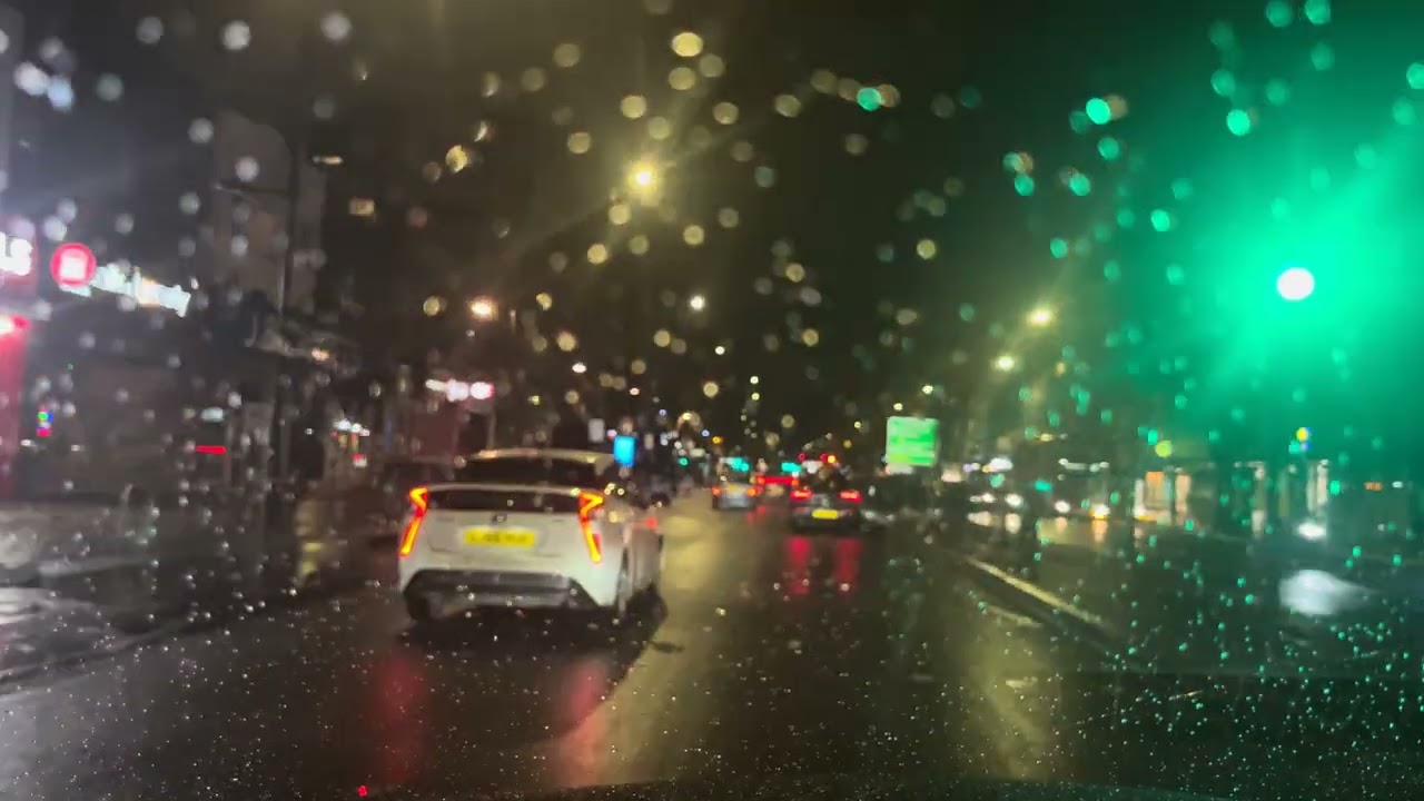 “London Night Drive in Rain. Relaxing Ambiance”