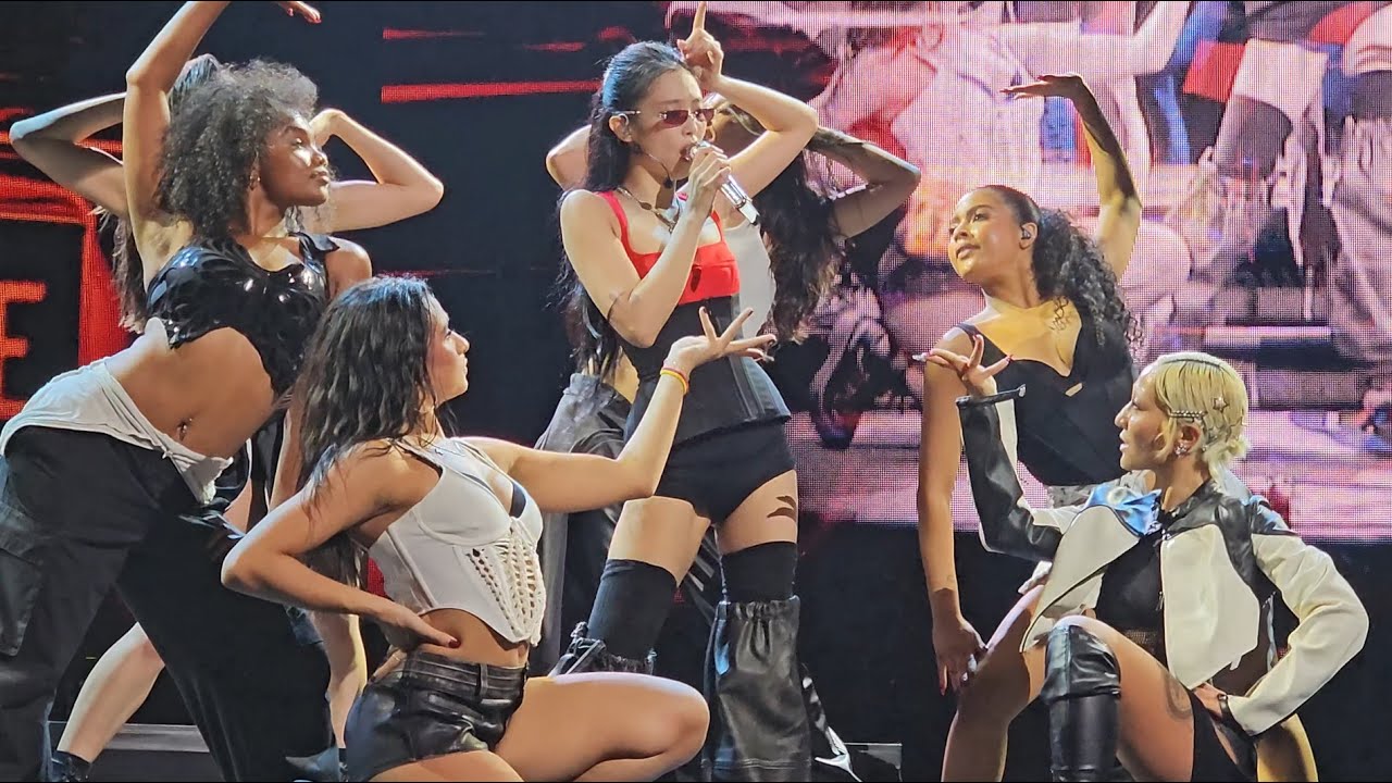 Jennie Ruby Jane @ Zenith in Paris - With the IE (way up) | Fancam