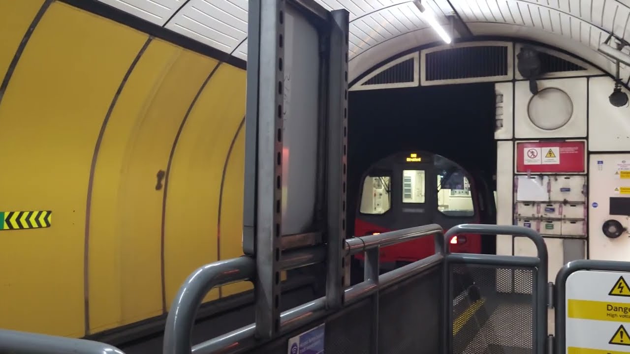 Jubilee line (96 Stock) Departing Green park 18/01/26 (4K)